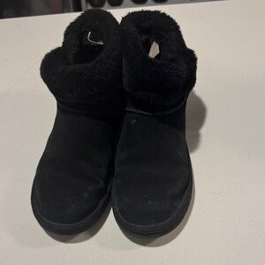 Koolaburra Black Winter Boots with Fur Trim